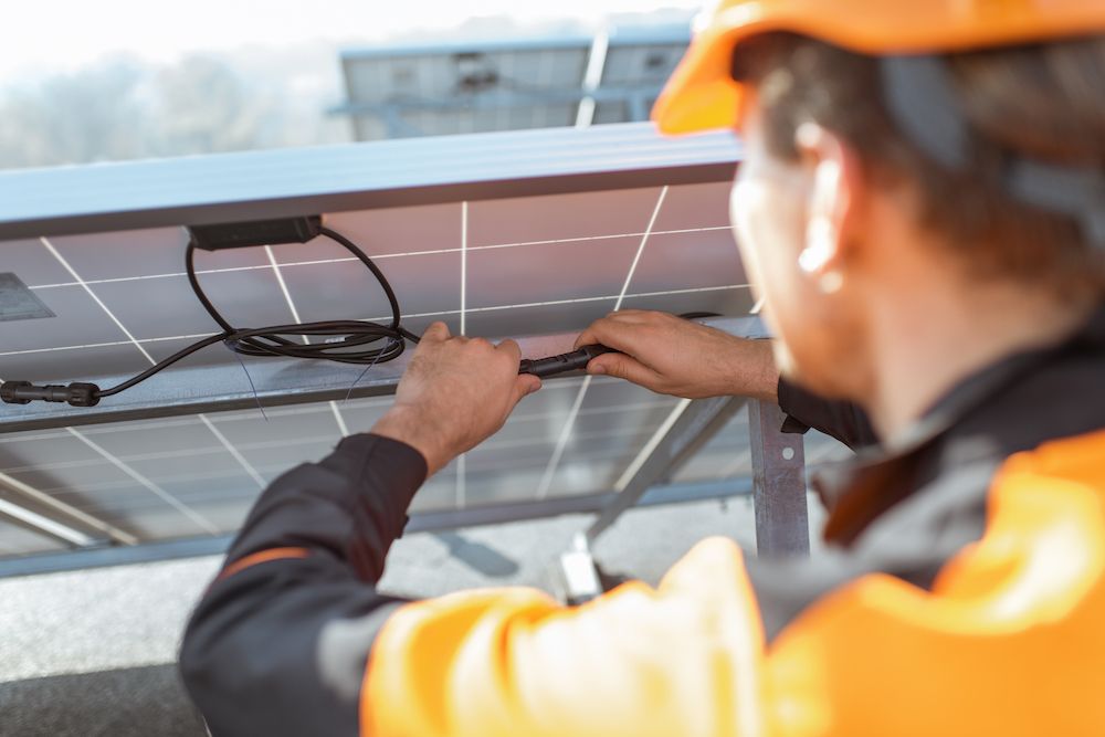 A napelem bekötése: nagy feszültség? napelem-bekotese-solar-experts