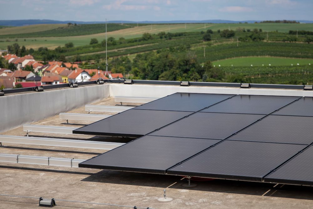 Napelem lapostetőre? Tényleg lehetséges ez? napelem-lapostetore-solar-experts